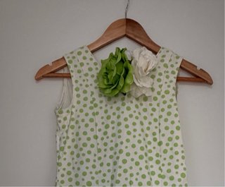 Vestido Flamenca Niña. Regalo mantoncillo y flores