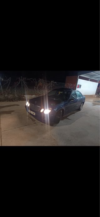 Mercedes-Benz E220 2003