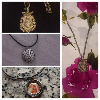 2 Colgantes: Virgen Estrella y V. Rocío