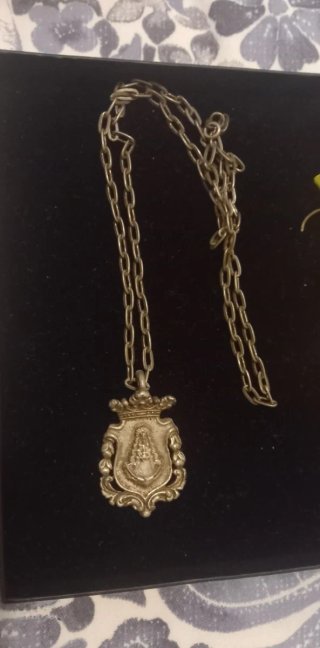 2 Colgantes: Virgen Estrella y V. Rocío