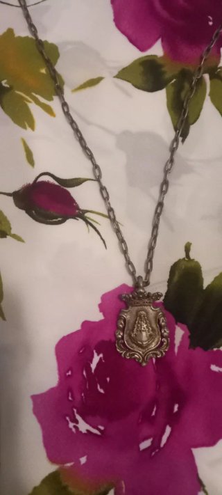 2 Colgantes: Virgen Estrella y V. Rocío