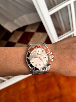 Me dedico a la reparación y mantenimiento de reloj
