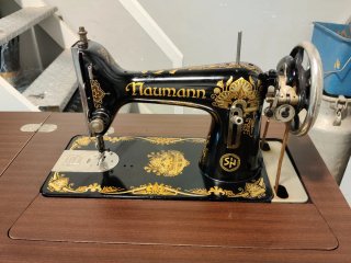 Máquina de coser Naumann antigua