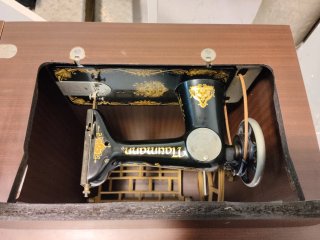 Máquina de coser Naumann antigua