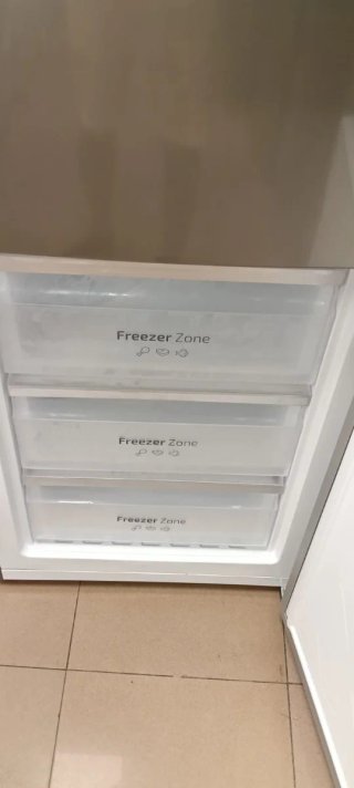 Nevera  cecotec con dispensador de agua