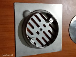 Scarico a pavimento in acciaio inox