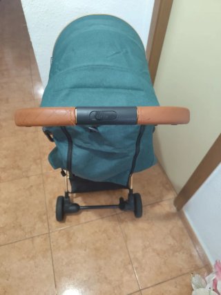 Carrito de bebé verde