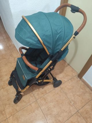 Carrito de bebé verde