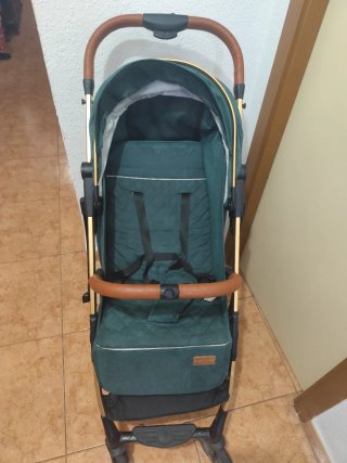 Carrito de bebé verde