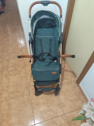 Carrito de bebé verde
