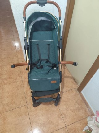 Carrito de bebé verde