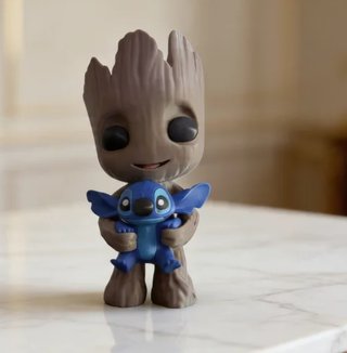 Figura Groot con Stitch