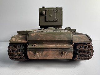 Carro de combate KV 2 escala 1/16