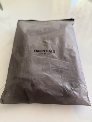 Pantalón corto ESSENTIALS gris