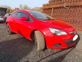 Despiece Opel Astra J GTC 1.7 CDTI Rojo