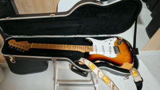 Guitarra Fender Stratocaster Mex/USA + Estuche