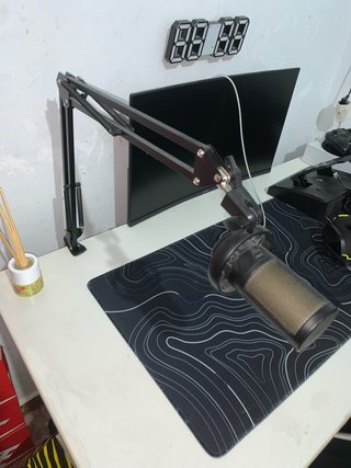 Micrófono con brazo articulado