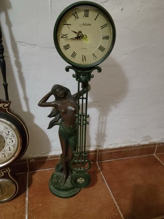 Reloj de pie antiguo Juliana