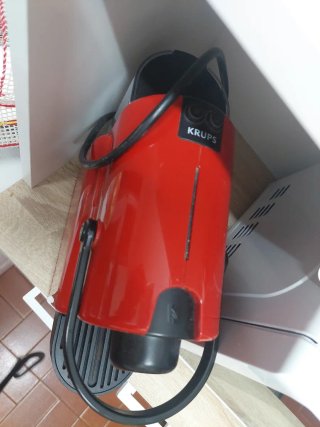 Cafetera Nespresso Krups Roja