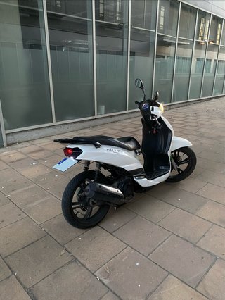 Peugeot Tweet 125i