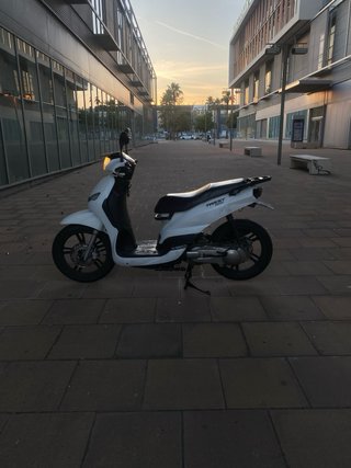 Peugeot Tweet 125i