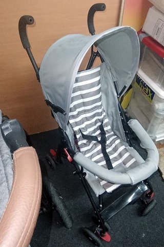 GRAN LOTE COCHECITOS/SILLITA  Y JUGUETES BEBÉ