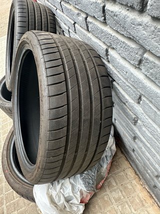 2 Neumáticos Bridgestone 235/35R19 91Y