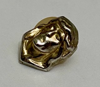 Pin muy antiguo Cara de Jesucristo oro y plata.