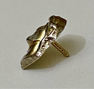 Pin muy antiguo Cara de Jesucristo oro y plata.