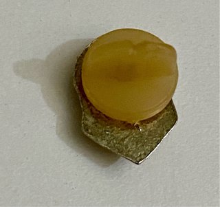Pin muy antiguo Cara de Jesucristo oro y plata.