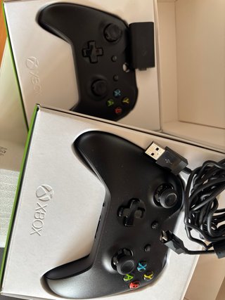 Xbox One X 1TB + 2 Controller + FIFA 19 e 20