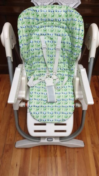 Trona Chicco verde con estampado de búhos