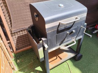 Barbacoa de carbón negra