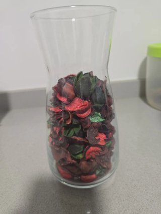 Tarro de cristal con flores secas