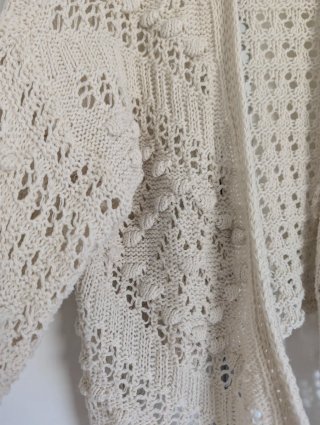 Chaqueta de punto beige calada