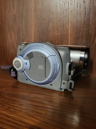 Hitachi DVD Camcorder DZ-MV550E PAL 18x Zoom