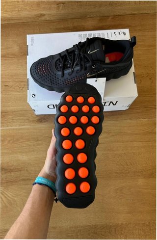 Nike Mind 002 Negro Hyper Crimson - 44