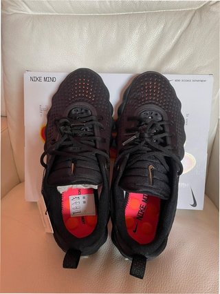 Nike Mind 002 Black Hyper Crimson Talla 45