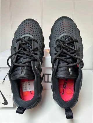 Nike Mind 002 Negro Hyper Crimson Talla 45