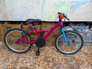 383. Bicicleta infantil. De 6 a 9 años.