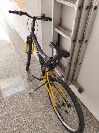 Bicicleta Montaña ActiVTRAK Urban 8 Negra/Amarilla