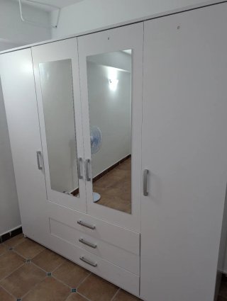 Armario 4 puertas 2 espejos. Urge venta.