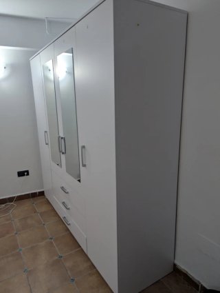 Armario 4 puertas 2 espejos. Urge venta.