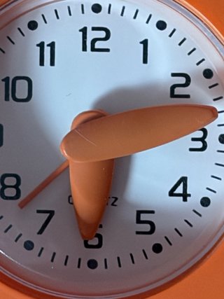 Orologio sveglia da tavolo arancione