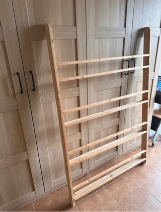 Estantería de madera para libros