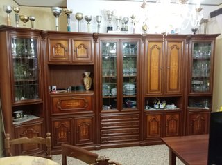 Armadio vintage con trofei