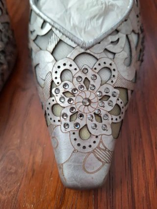 Zapatos salón abiertos plata