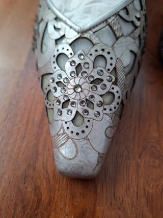 Zapatos salón abiertos plata