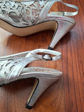 Zapatos salón abiertos plata