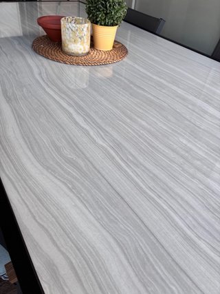 Mesa de forja y porcelánico